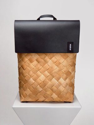 byork-J7Dl7cA5lmg-unsplash Diseñadas para brindarte comodidad y resistencia, nuestras mochilas son perfectas para cada día y cada aventura.